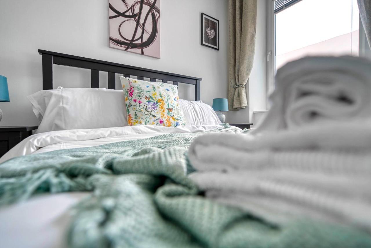The Post House Two By Fortuna Property กลอสเตอร์ ภายนอก รูปภาพ